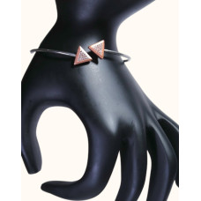 GeoGlam Triangle Kada – Bold, Minimal, Stylish