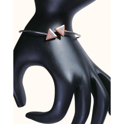 GeoGlam Triangle Kada – Bold, Minimal, Stylish